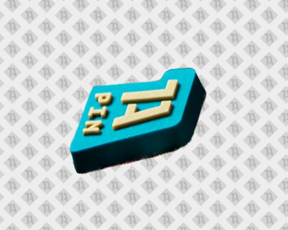 3D Rubber Pin mit Logo aus PVC – individuelle Pins für Kleidung & Accessoires