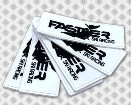 Eckiger Patch Aufnäher PVC Rubber weiß schwarz Faster Ski Racing Firmen
