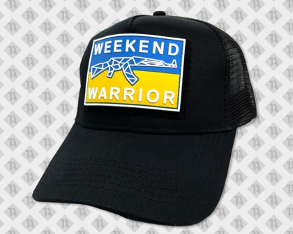 Aufnähservice Cap schwarz mit PVC Rubber Patch Weekend Warrior Veredelung